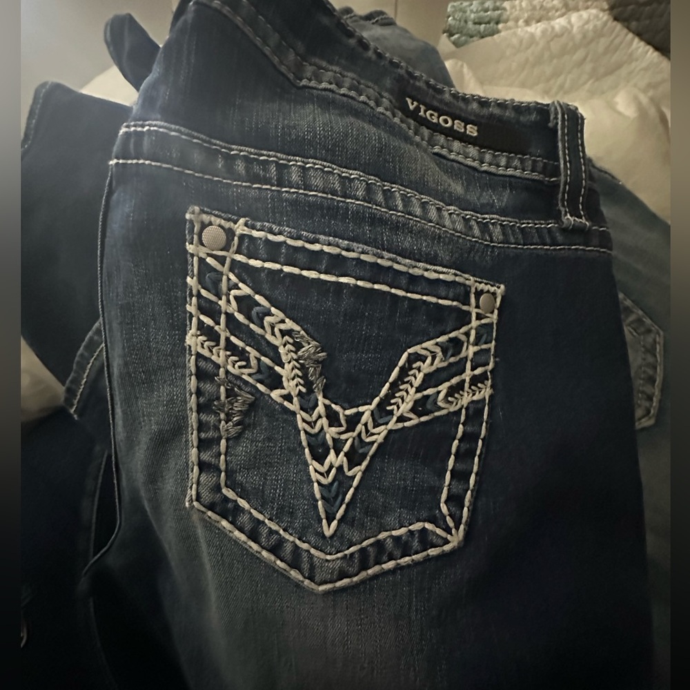 Size 18 Vigoss ripped up Capri pants really cute bold stitching